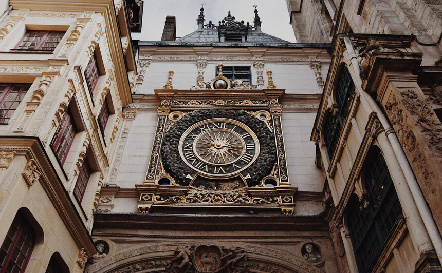 Jedny z nejstarších hodin ve Francii Gros-Horloge. Zdroj: rouen.fr